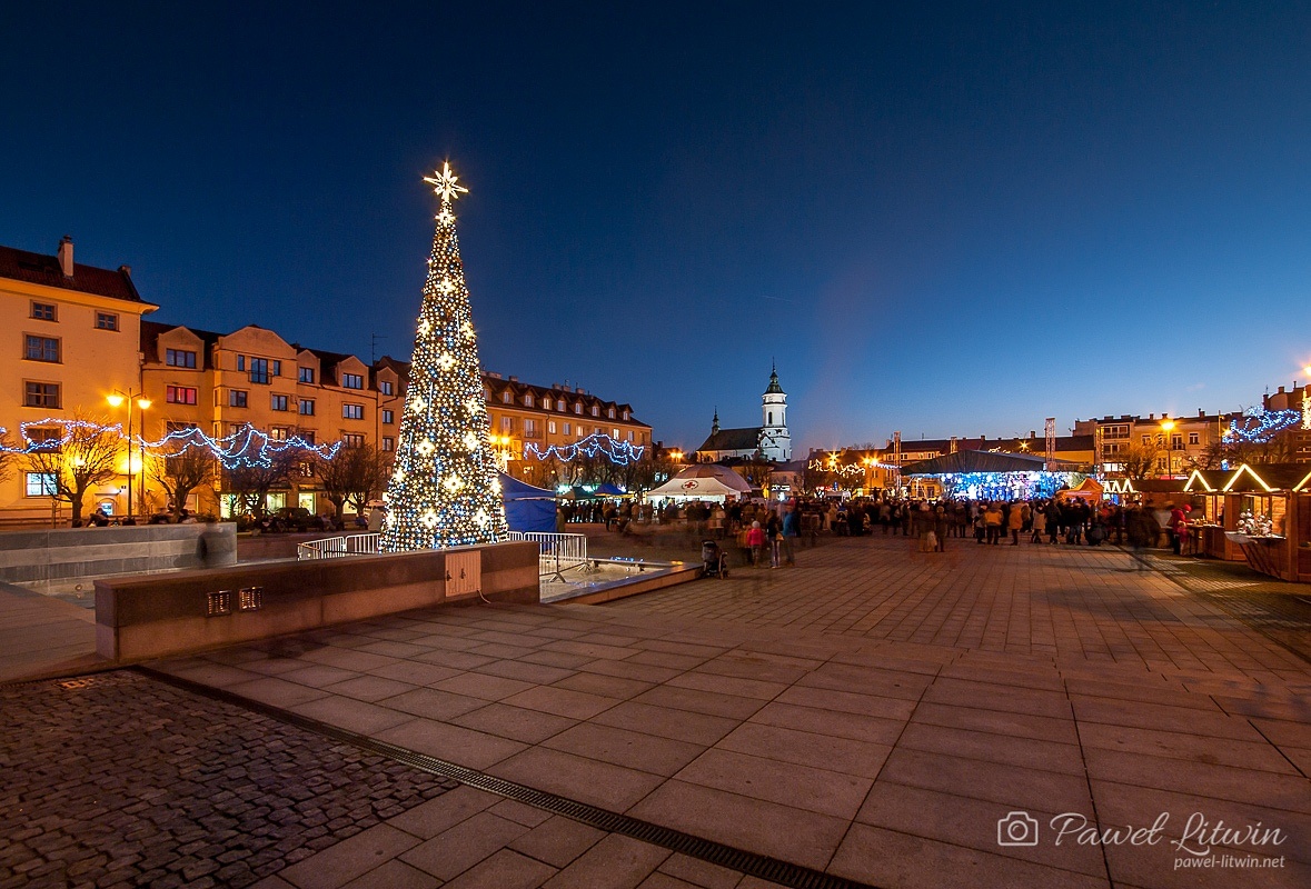 Rynek w Ostrowcu przed Bożym Narodzeniem, 23.12.2015
